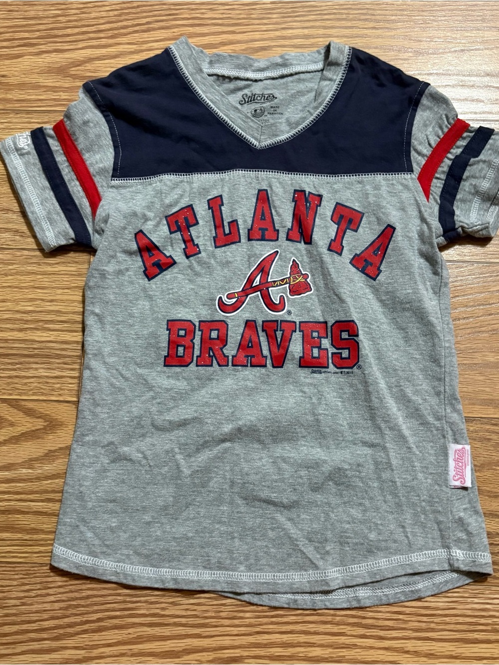 Stitches MLB Atlanta Braves Glitter Graphic Baseball Shirt Women’s Small